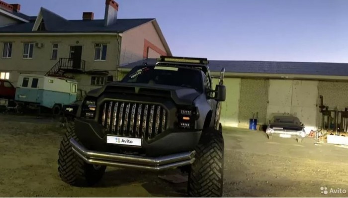 Kicsit megijednénk, ha egy sötét kis utcában jönne szembe ez az autó 4