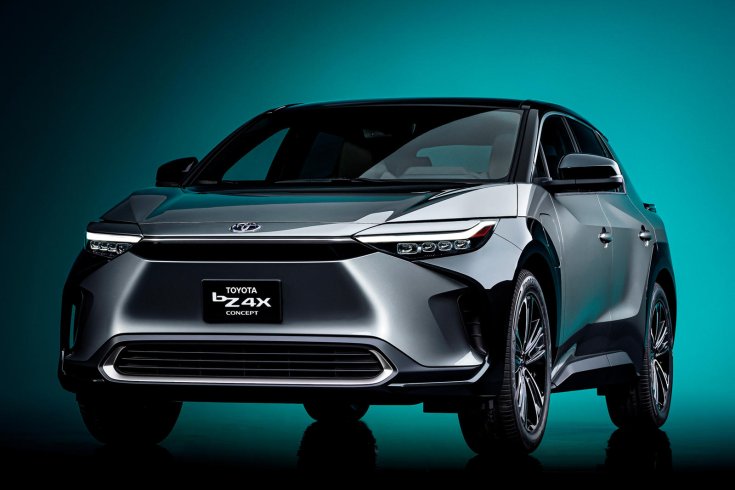 Toyota bZ4X szemből