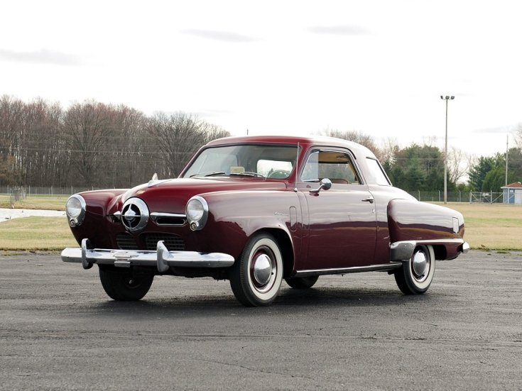 1950 Studebaker Champion Starlight Coupé, sötét bordó, elölnézet, oldalnézet, balról, alulról fotózva