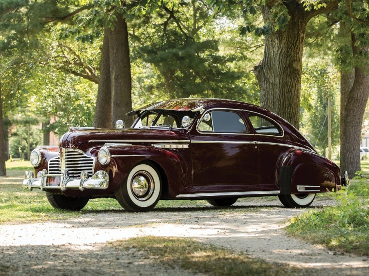 1947 Buick Super Series 50, borsó színű fastback sedanette, elölnézet, alulnézet, balról, alulról fotózva