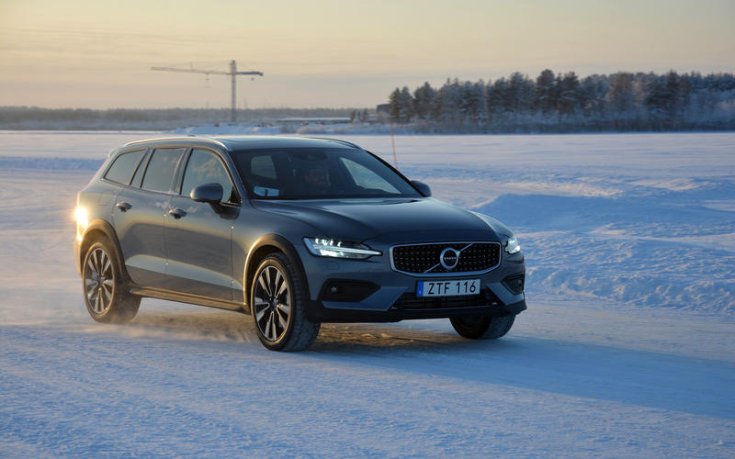 Svédország: fényszórókat bekapcsolni