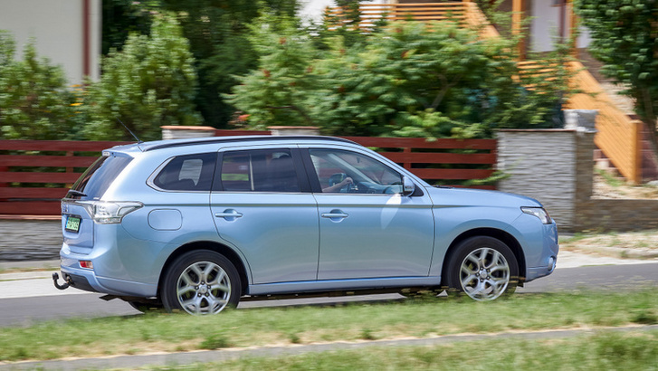 Bolla Gyuri tesztelte az Outlandert, a fogyasztás nála sem hozta a gyári adatokat