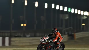 motorcycles-race-helmets-pilots-163414