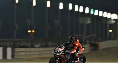 motorcycles-race-helmets-pilots-163414