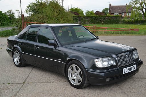 Mercedes-Benz W124 szedán
