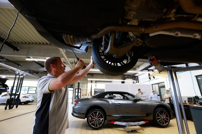 Tudod, mennyi egy Bentley éves szervize? Eláruljuk 2 Tudod, mennyi egy Bentley éves szervize? Eláruljuk 2