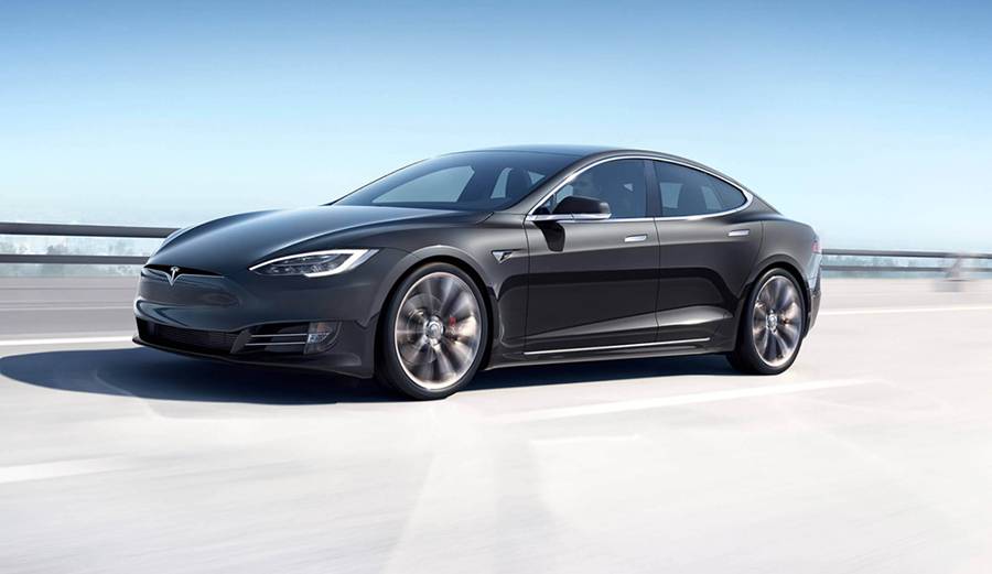 2018-as Tesla Model S oldalról